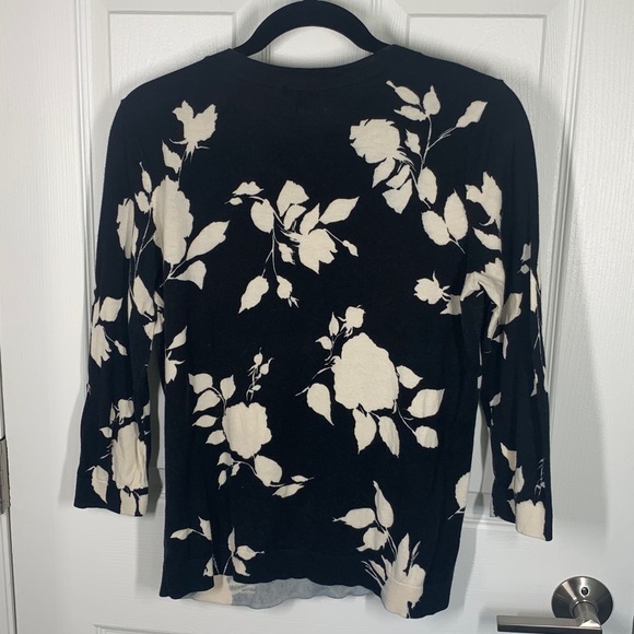 Talbots 3/4 sleeve black and ivory floral crewneck sweater size medium petite - Picture 2 of 6